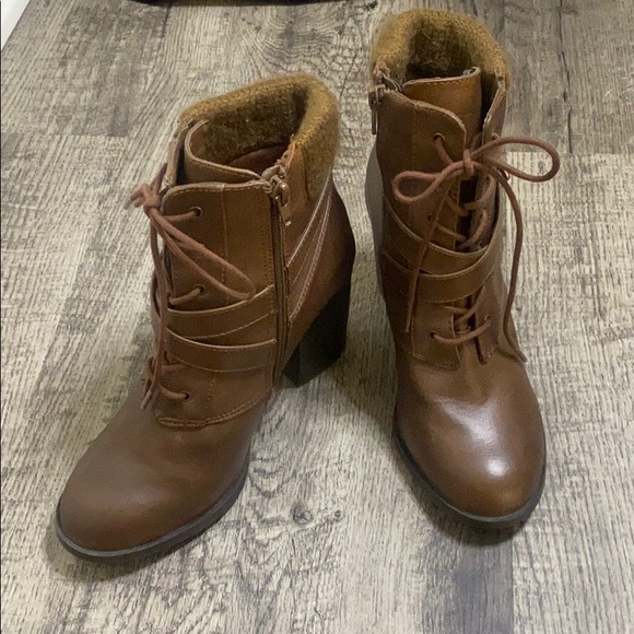 **Size 7.5** Combat Boots - Picture 2 of 3